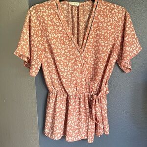 Dress top
Size S
Brand: Vienna Sky